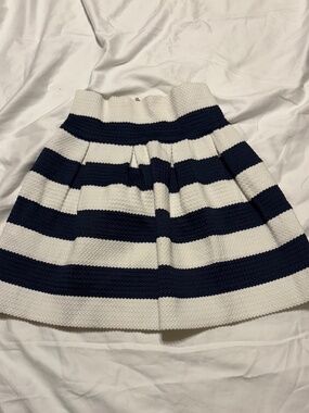 NESLAY Designer Textured Striped Mini Skirt Navy White Pleated Size M NWOT